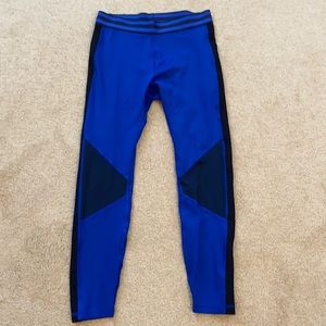 GapFit Royal blue/black leggings. Blackout technology. Size M